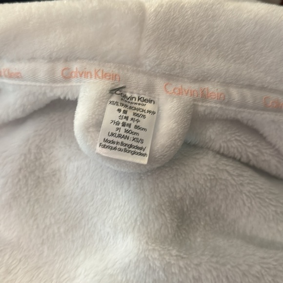 Women's white Calvin Klein velour robe Sz XS/S - Picture 5 of 5